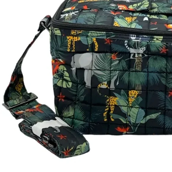 NWT: LUG MUNCHIE CONVERTIBLE LUNCH BAG- WILD LIFE BLACK
NO LONGER AVAILABLE - Picture 4 of 4